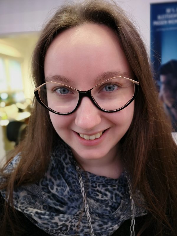 Andy Wolf Brillenfassung getragen von Franziska Lampen Juwelier und Augenoptik Annette Lampen