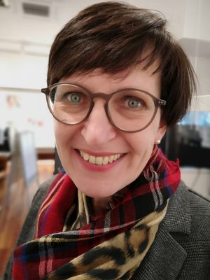 Brillenfassungen von Lunor: nachhaltig in Handarbeit hergestellt, Klassiker modern interpretiert, puristisch, kompromisslose Manufaktur-Qualität. Hier Kollektionsvorlage im Geschäft