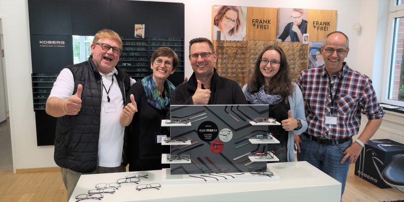 Annette Lampen mit eye:max Brille von Koberg + Tente in der Firmenzentrale in Münster mit Christian Fritzen