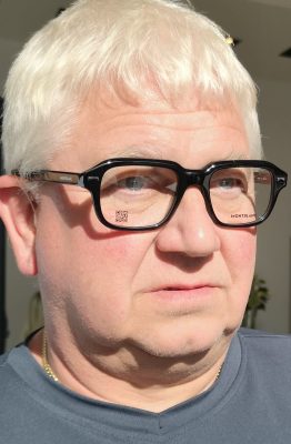 Helmut Schäfer-Lampen präsentiert eine Montblanc Brillenfassung by Annette Lampen - Juwelier & Augenoptik