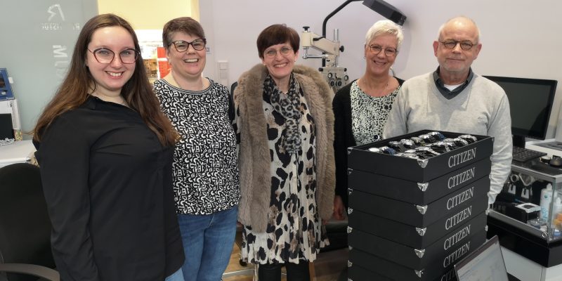 CITIZEN Uhren. Franziska Lampen, Nori Zühlke, Annette Lampen, Maritrud und Hans-Jörg Richter bei der Uhrenvorlage in unserem Geschäft Annette Lampen - Juwelier & Augenoptik in Ennigerloh. 