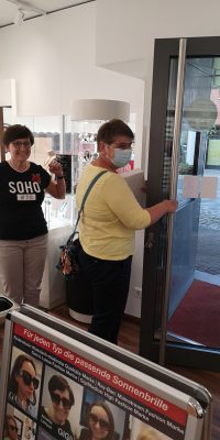 Ende des Einstellungsgesprächs zwischen Nori Zühlke und Annette Lampen