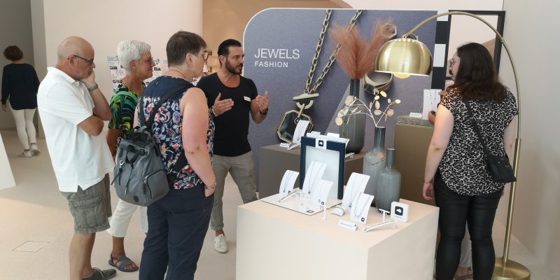 Annette Lampen Team Besuch beim LEONARDO Glas Cube in Bad Driburg