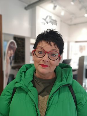 Michaela Rausch aus Ahlen trägt eine KOWALSKI von Annette Lampen - Juwelier & Augenoptik, Ennigerloh