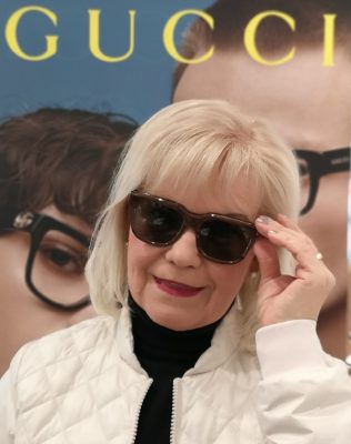 Bianca Puvogel trägt eine GUCCI-Brille by Annette Lampen - Juwelier & Augenoptik, Ennigerloh