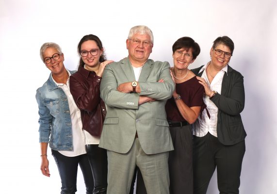 Das Schmuck-Team von Annette Lampen besteht z. Zt. aus Maritrud Richter, Franziska Lampen, Helmut Schäfer-Lampen, Annette Lampen und Nori Zühlke.